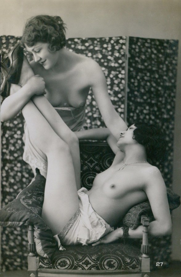 Голые ретро бабы в чулках