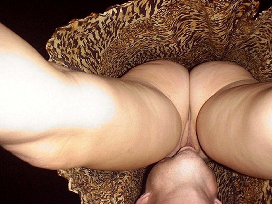 Голые женщины вид снизу