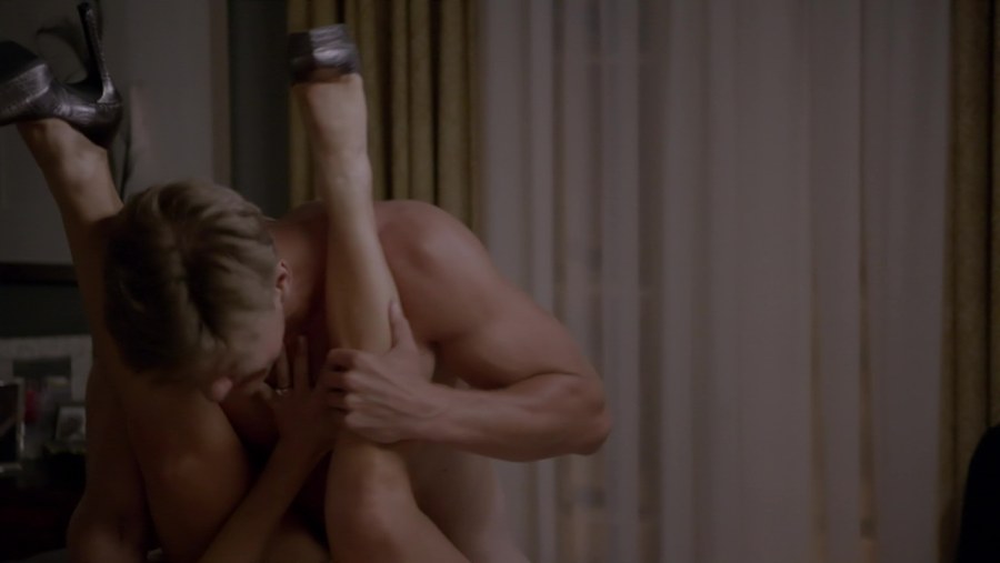 Карла Гуджино постельные сцены голая