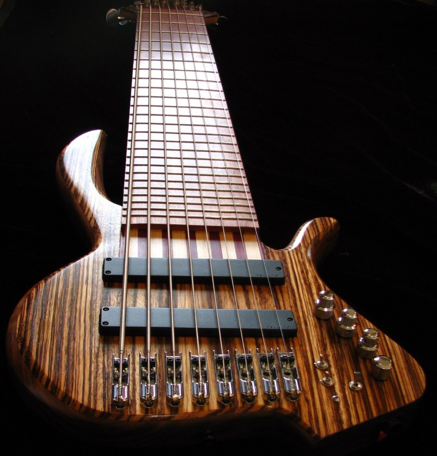 Yamaha бас гитара 5 струн Безголовый