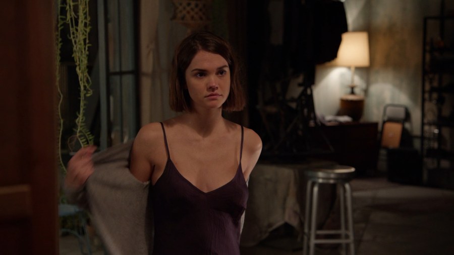 Майя Митчелл никогда не возвращайся кадры