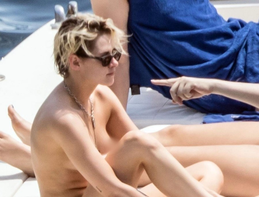 Голенькая Кристен Стюарт