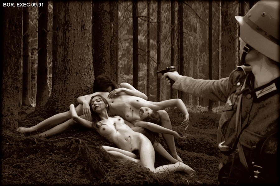 Застрелянные голые женщины