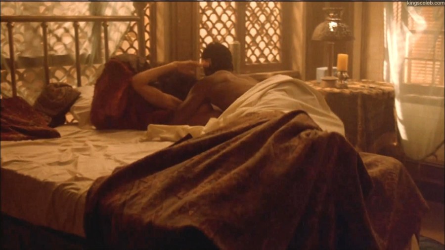 Хелен Хант голая в фильме суррогат