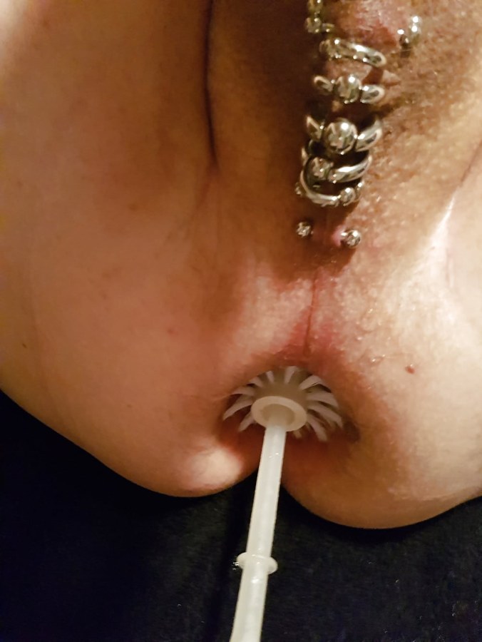 Туалетный ершик в анусе