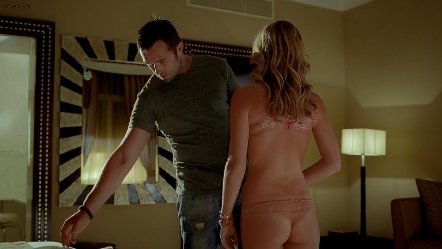 Аннабелль Уоллис голая в фильмах