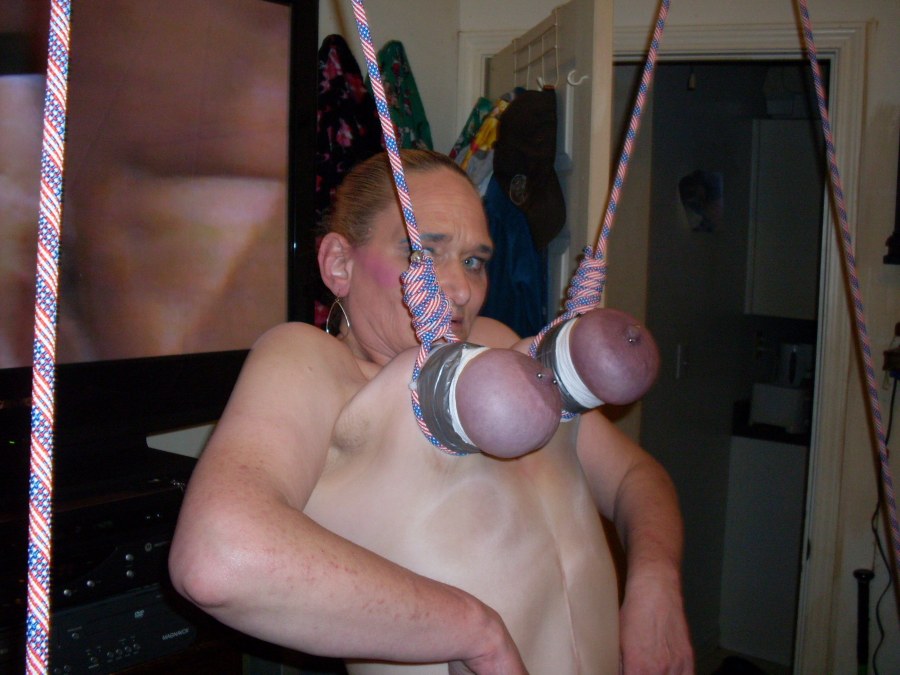 Бдсм подвешивание за грудь