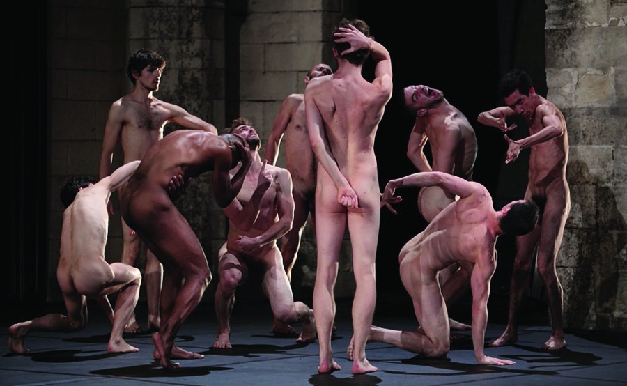 Стриптиз на сцене театра