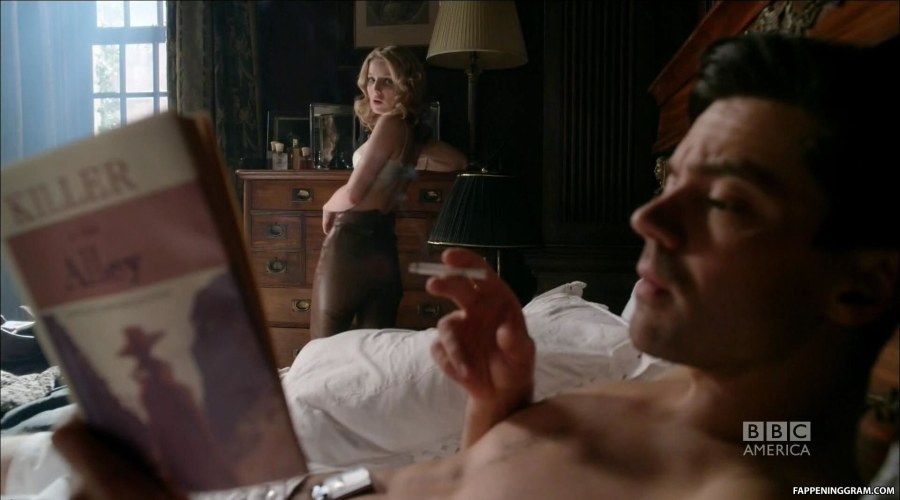 Голая Анабель Шолей в фильме Британия