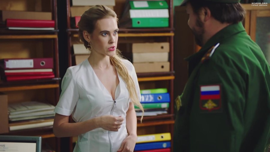 Таша Цветкова в бассейне