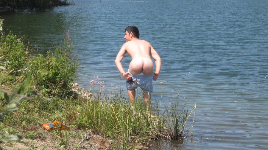 Голые парни на природе групповуха