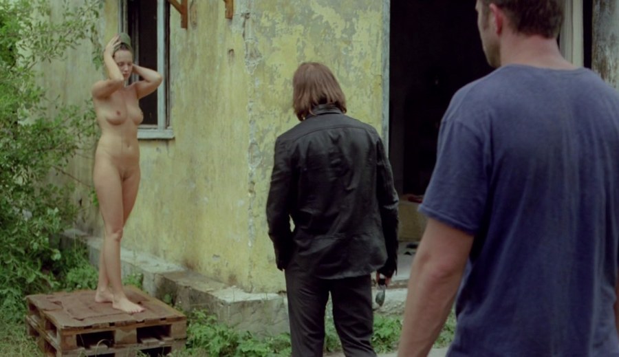 Аннабелль Уоллис голая в кино