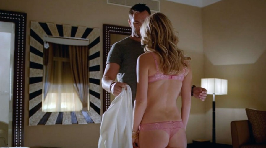 Аннабелль Уоллис постельные сцены