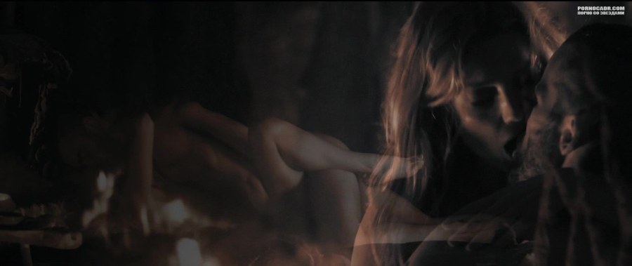 Аннабелль Уоллис сиськи