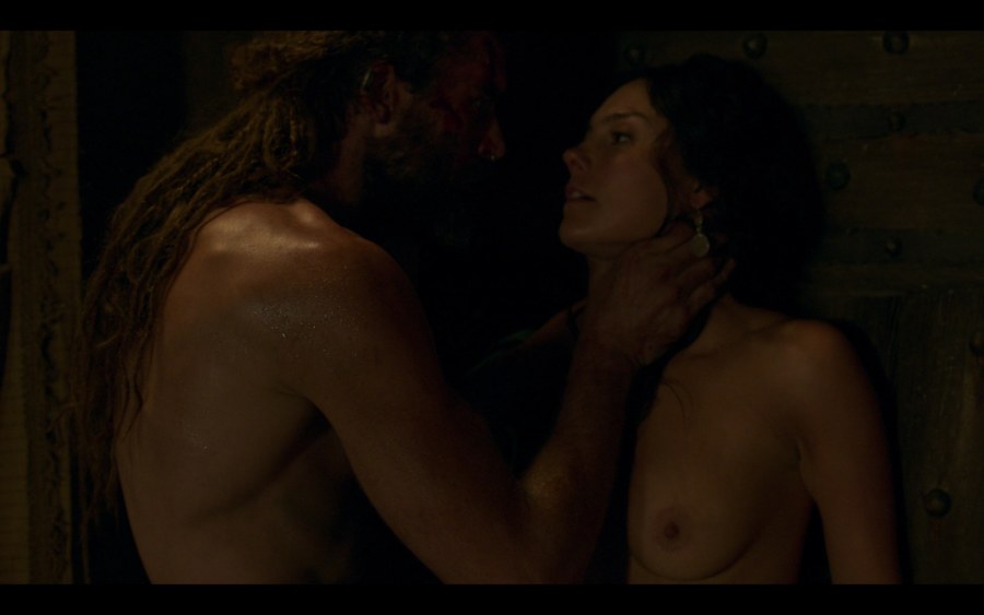 Аннабелль Уоллис голая в фильмах