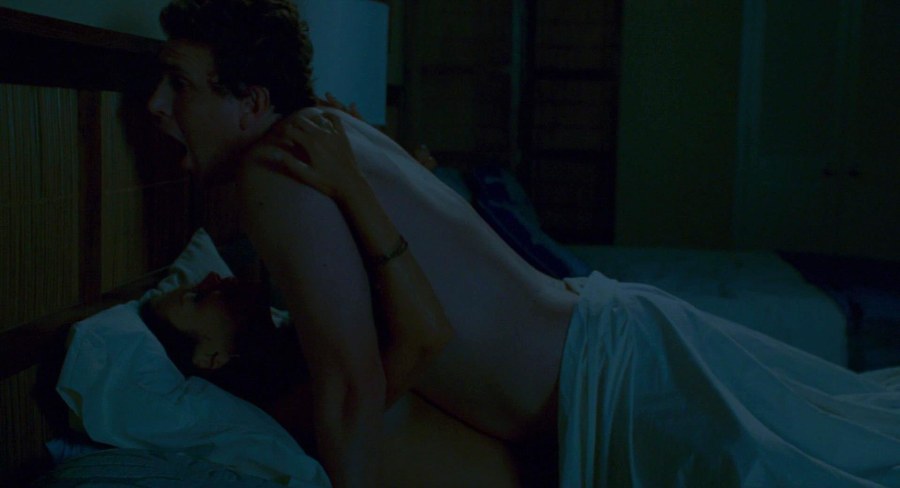 Мила Кунис nude Scene в кино