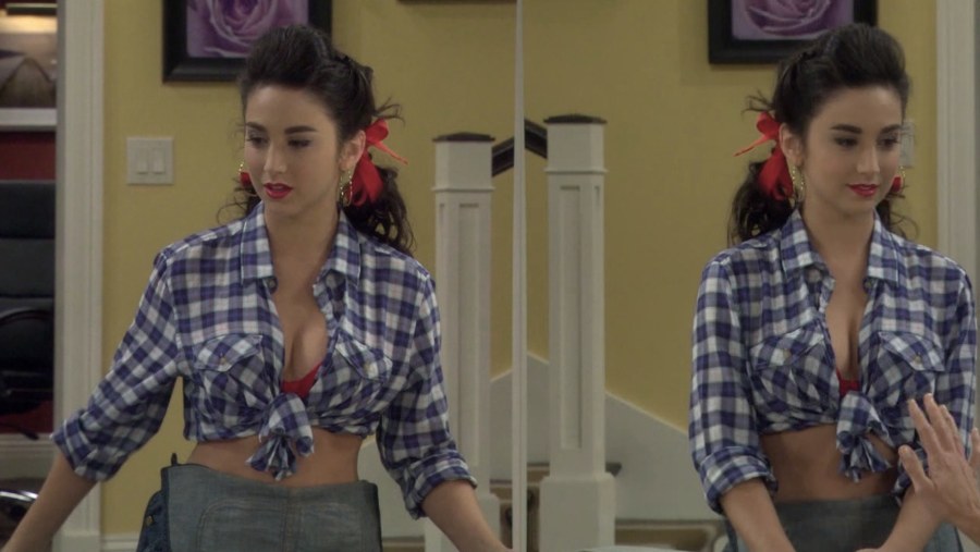 Молли Эфраим без лифчика