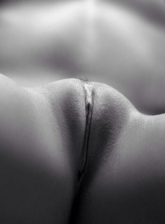 Выпуклый женский лобок