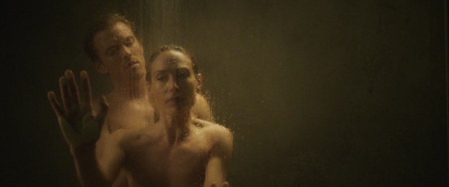 Фото Клэр Форлани в душе