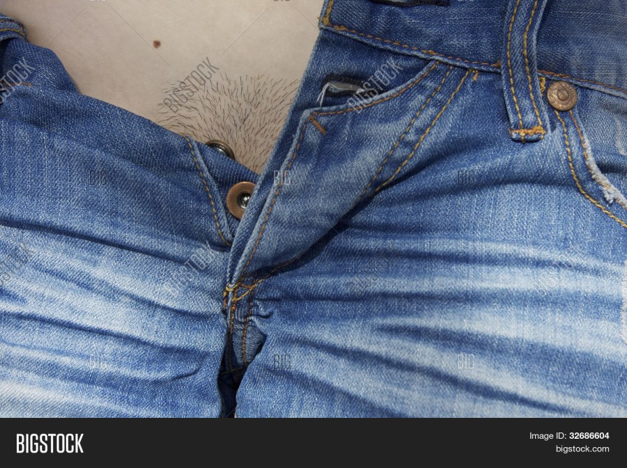 Девушки с расстегнутой ширинкой на джинсах