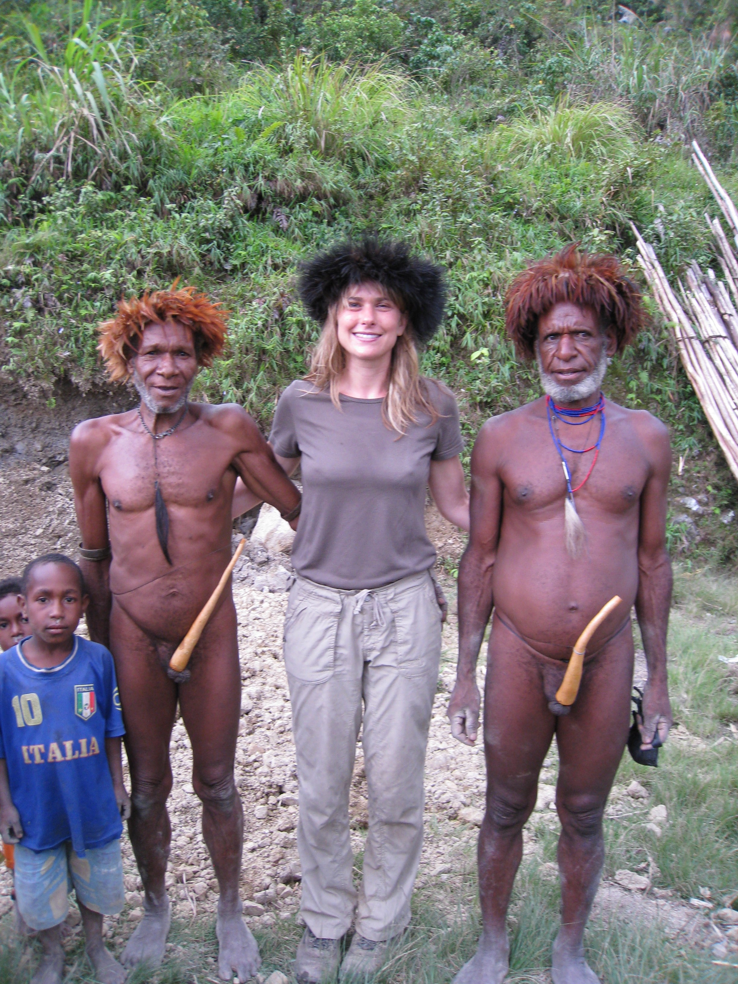 племена где женщины ходят голыми фото 67