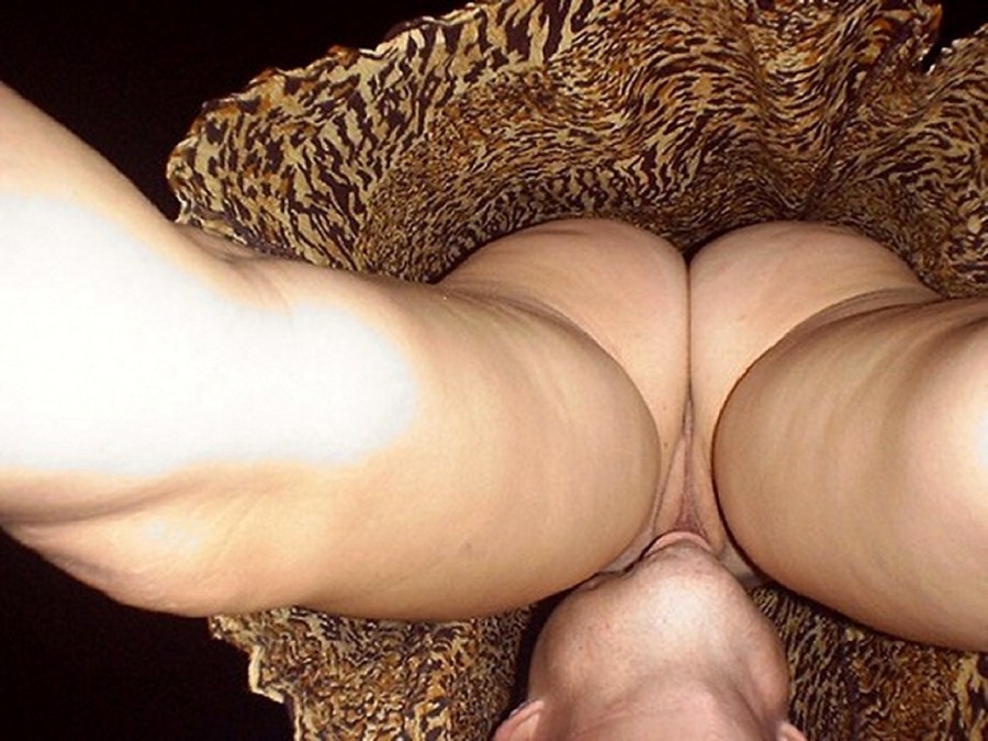 Женские попки вид снизу