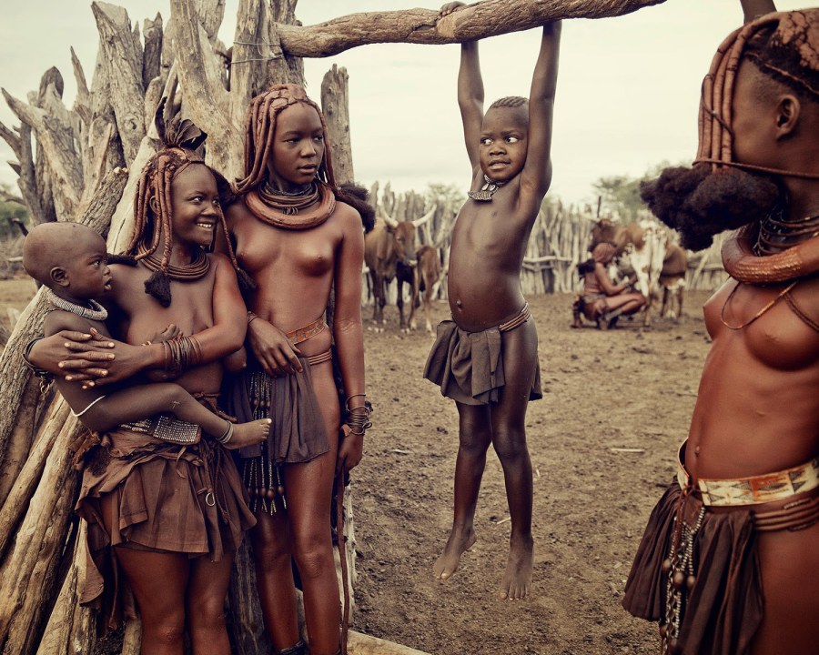 Голые индуски в Африке