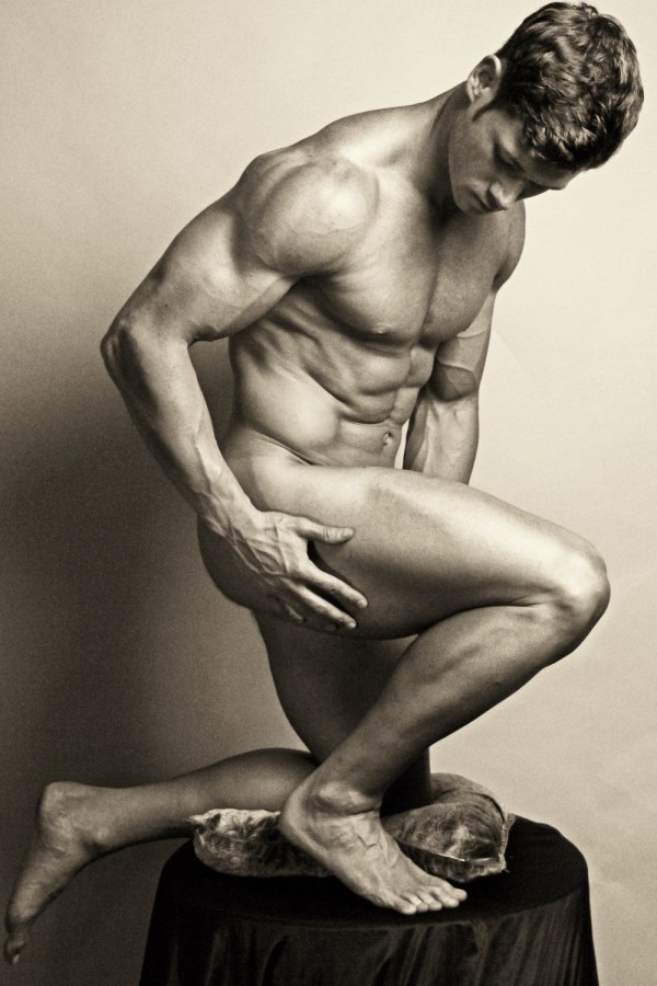 Художественное ню мужчины