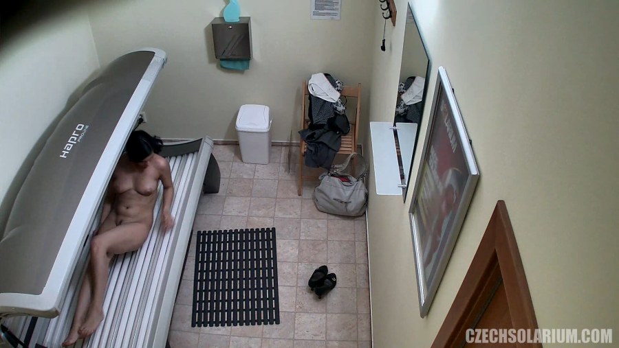 Скрытая камера в солярии