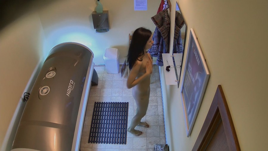 Голые девчонки в солярии