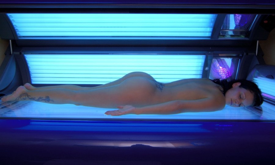 Подглядывание в солярии