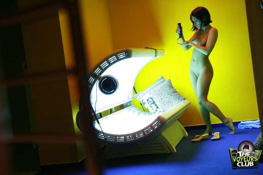 Мастурбация и оргазм в солярий