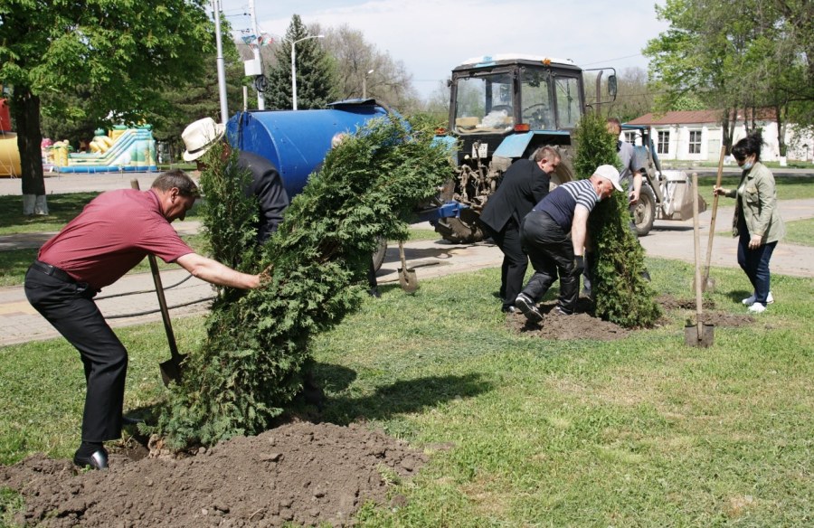 Суходольский и Голобородько закладка аллеи памяти Кореновский район