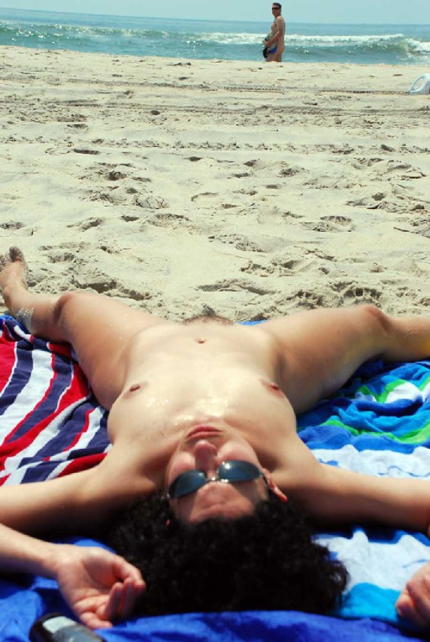 Женский эксгибиционизм на пляже