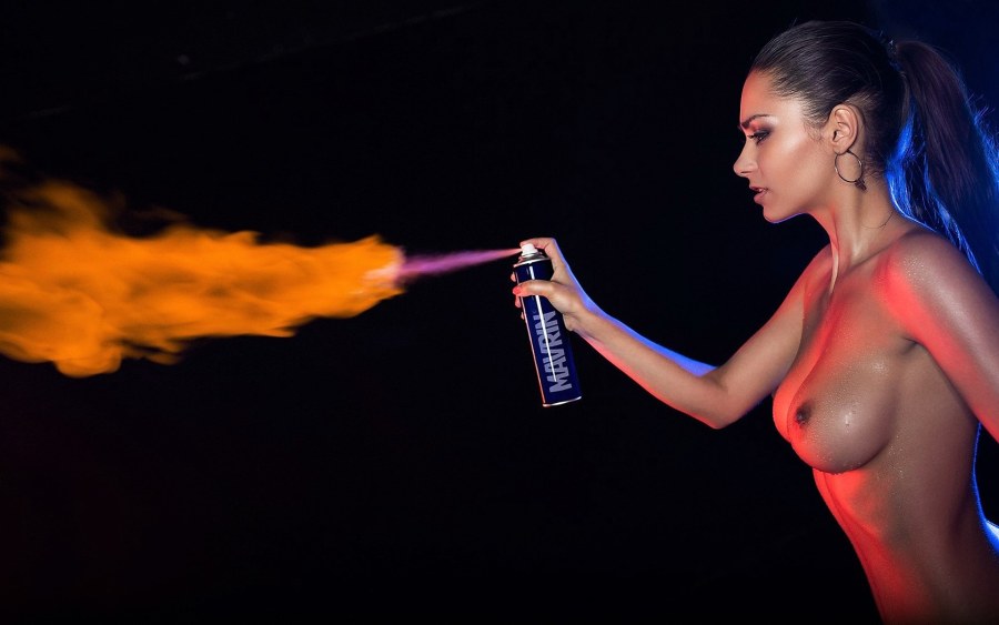 Нагая женщина на костре