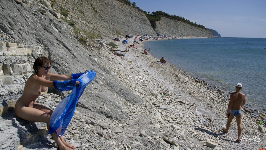 Голый пляж Дивноморска