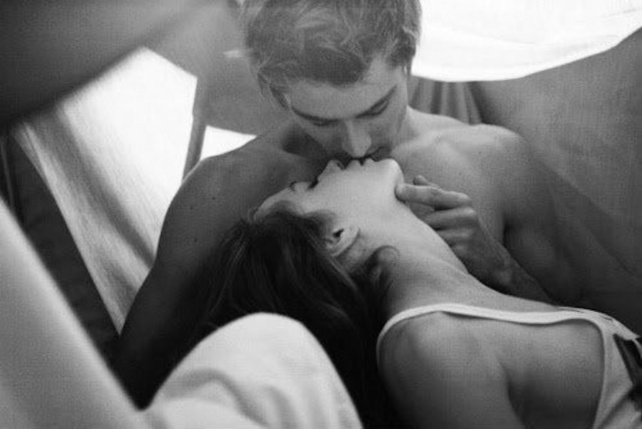 Нежные поцелуи и ласки