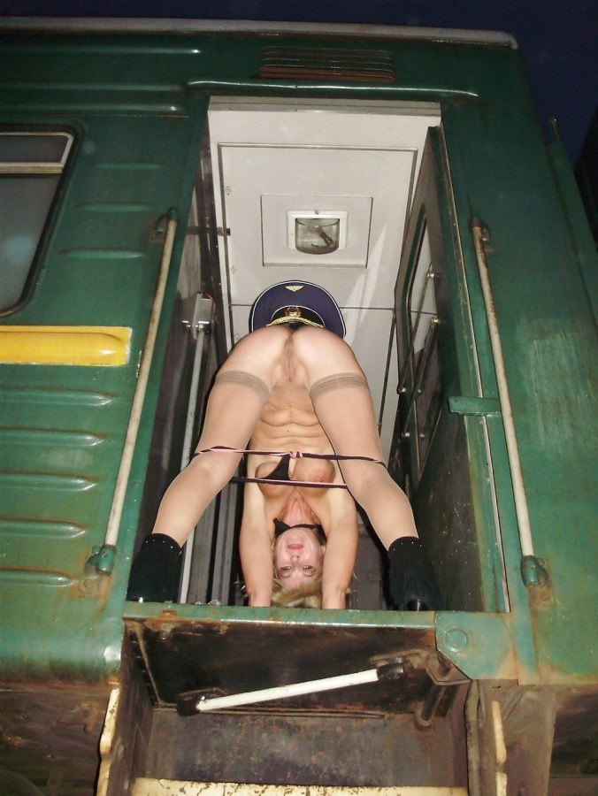 Выебал проводницу поезда