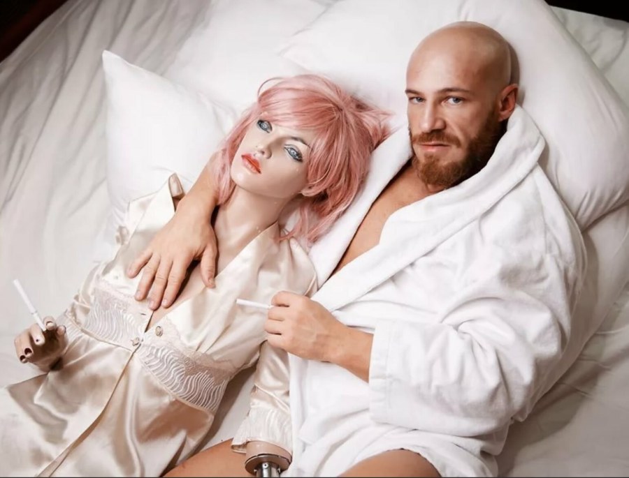 Ебля с силиконовой куклой