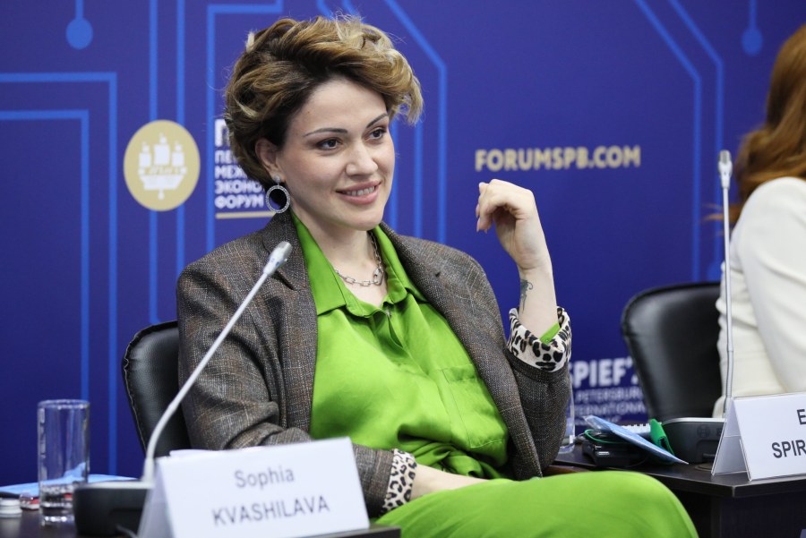 Елена Николаева