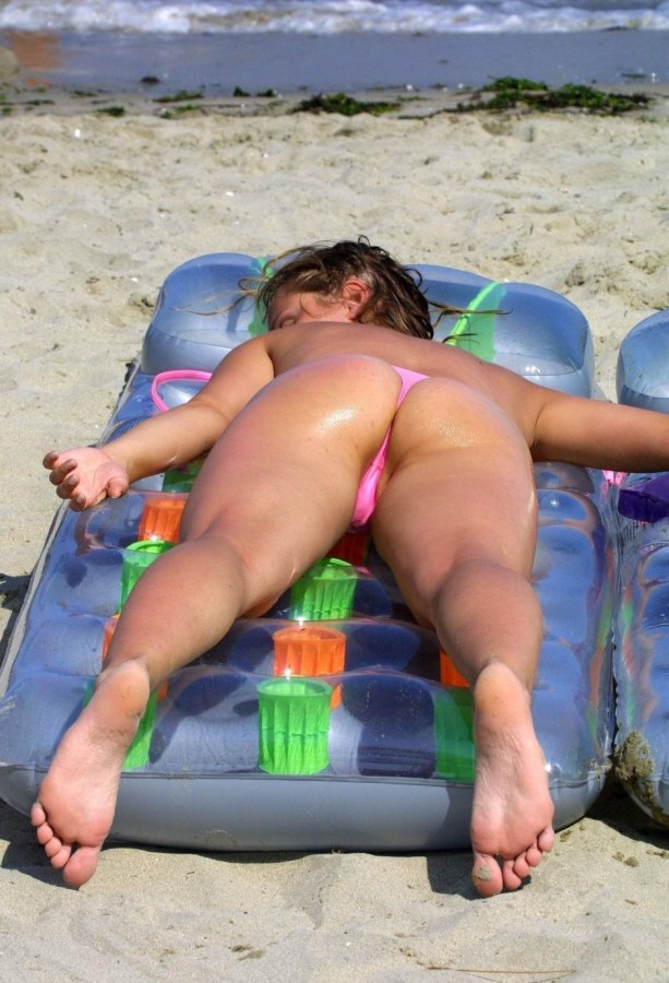 Подсмотренное в трусиках на пляже