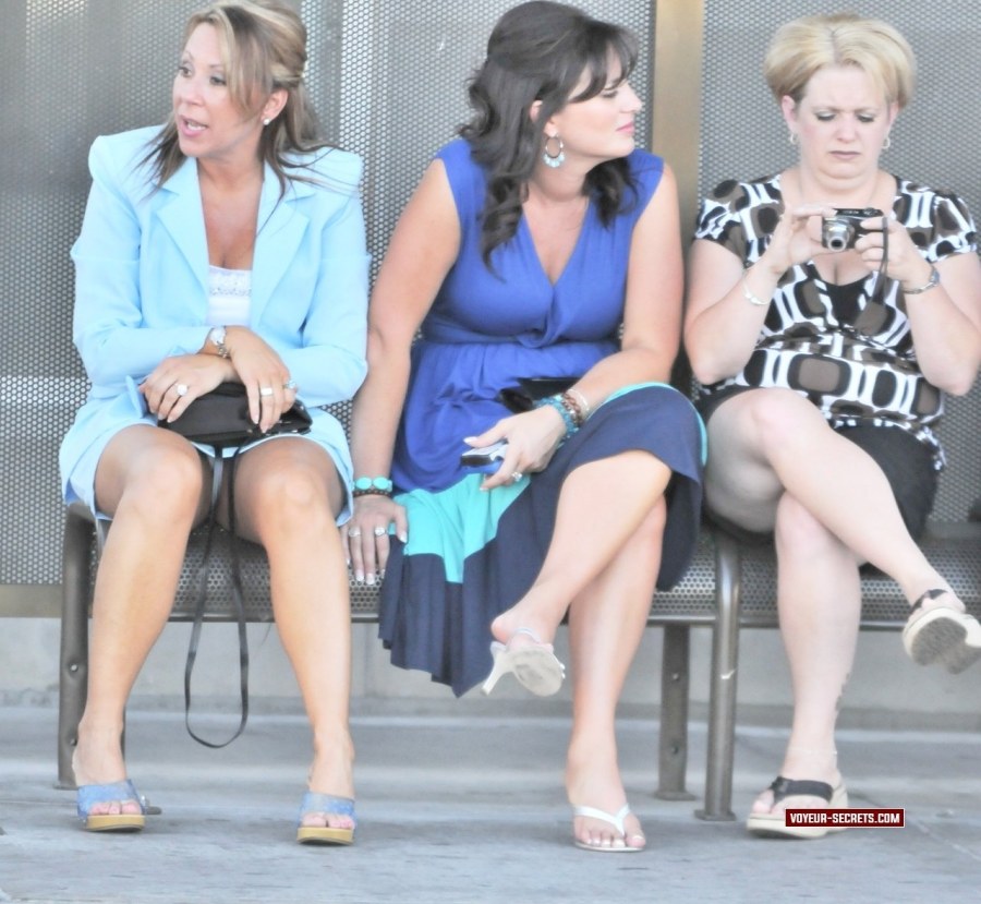 Под юбкой у взрослых женщин