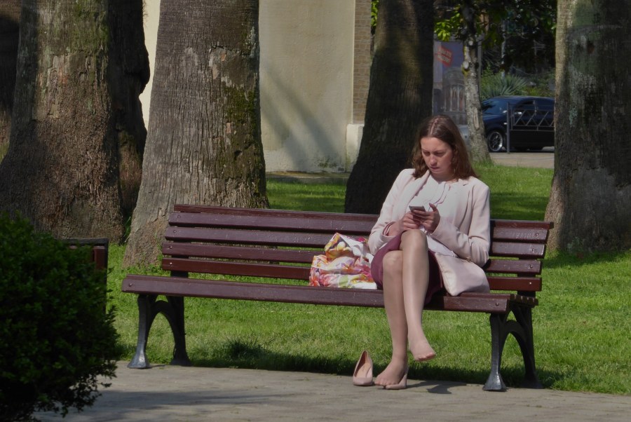 Тётки засветили на улице