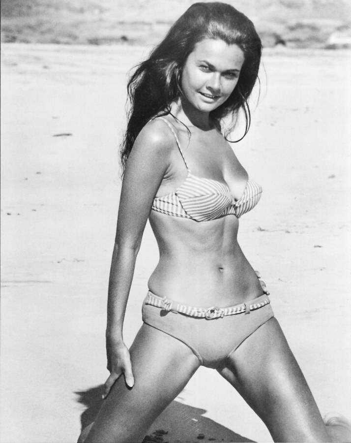 Наталия Дайер голая сцены