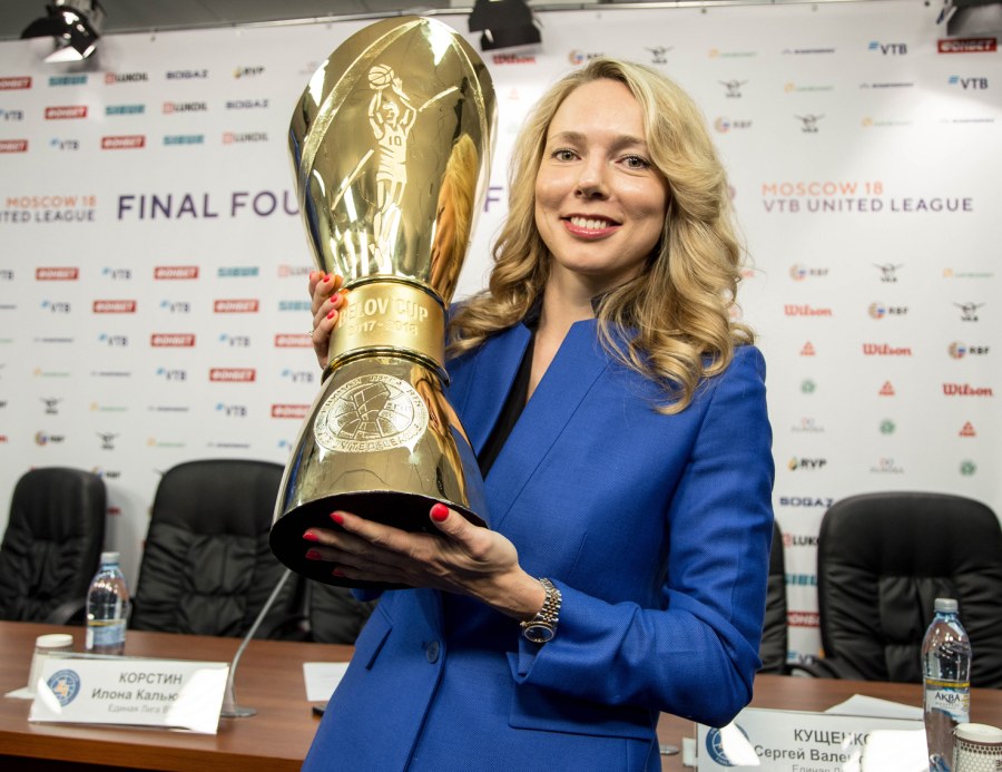 Илона Кальювна Корстин ноги