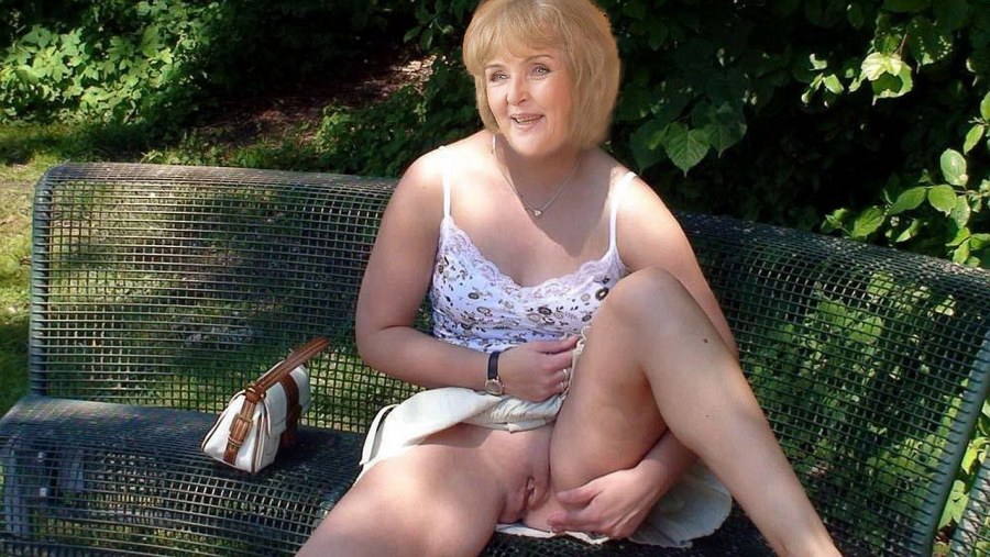 Женщины ходят без трусов