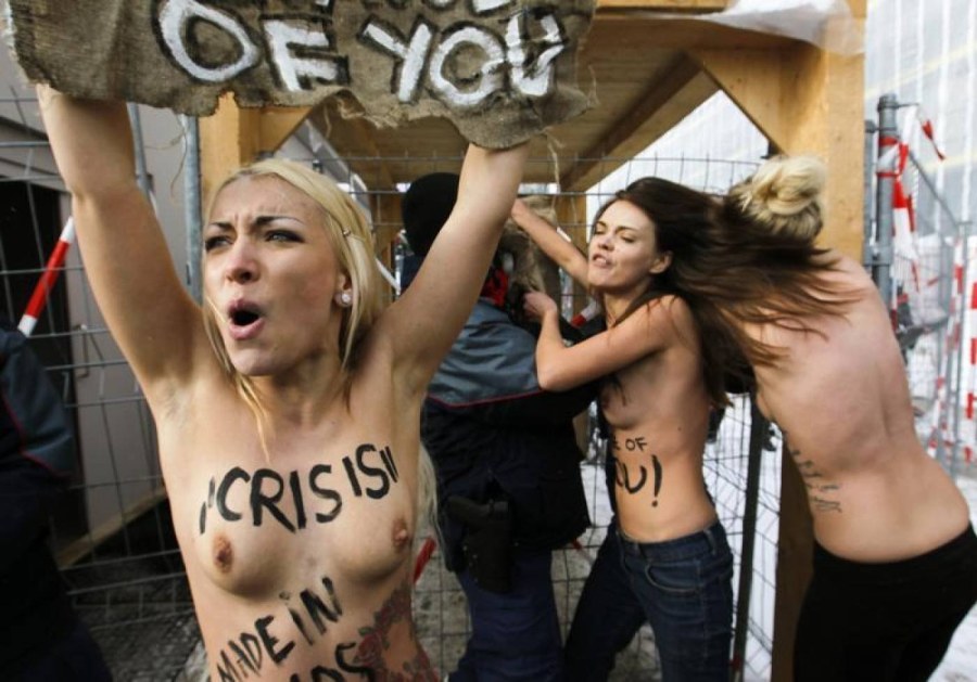 Активистки Femen школьницы