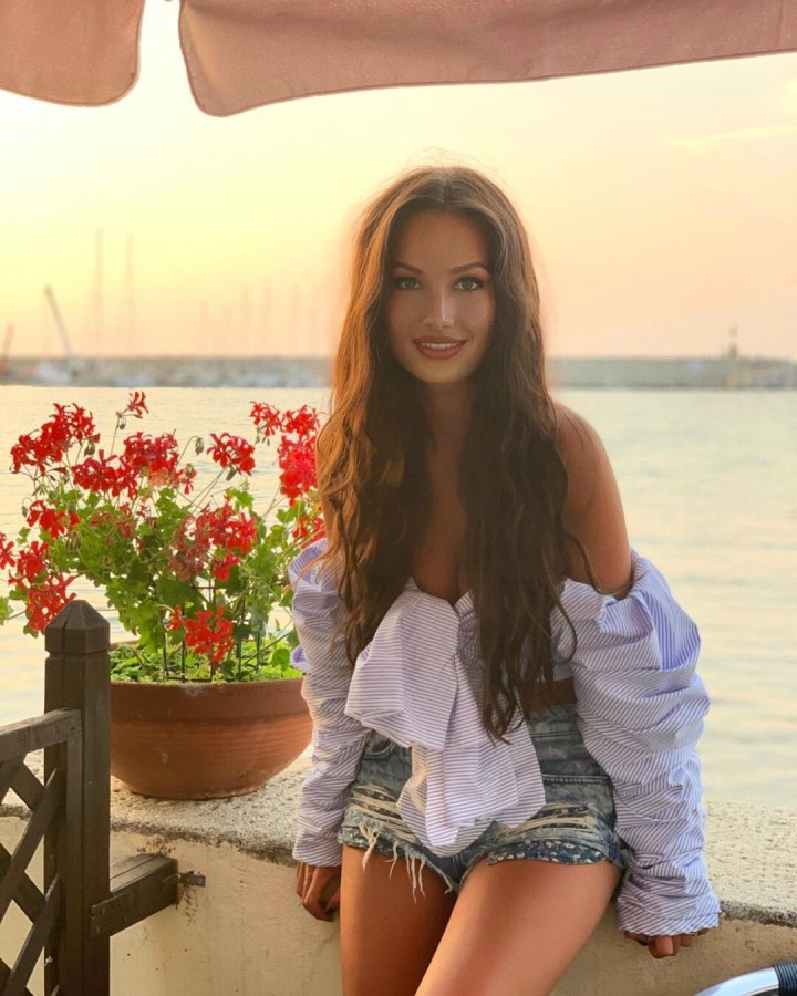 Арина Дроздецкая модель ню