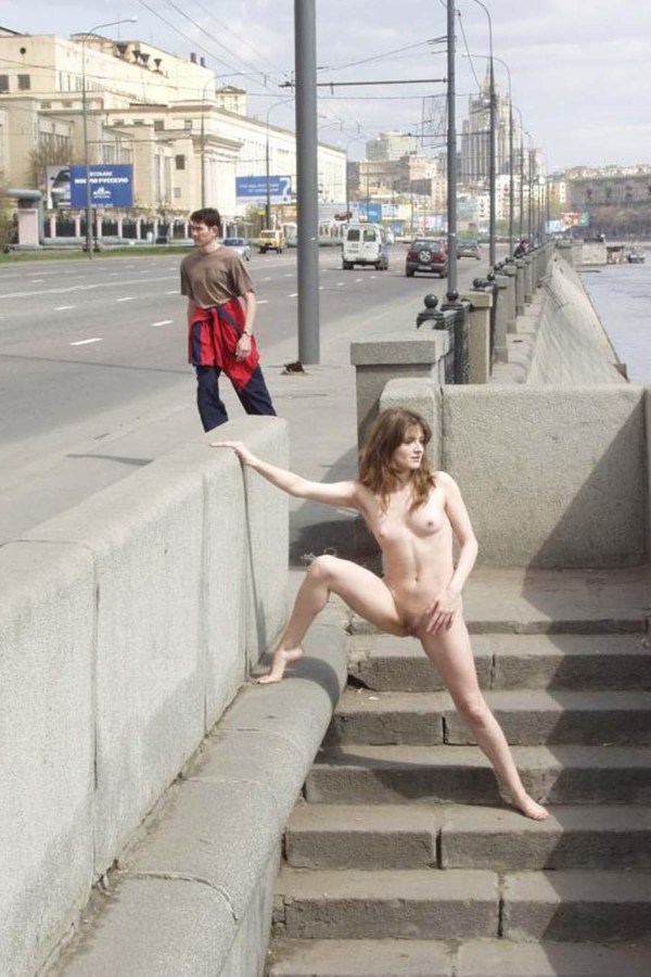 Голые девчонки на крыше