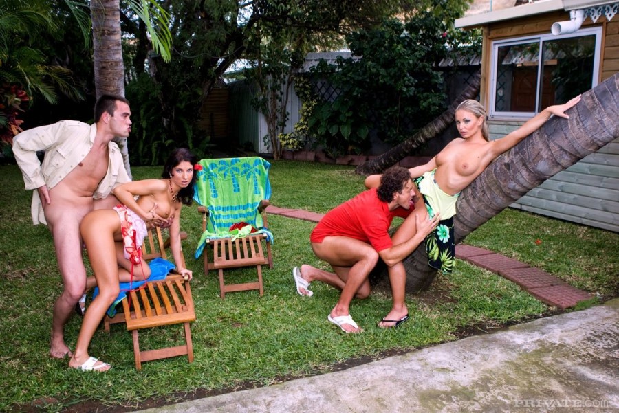 Бабы с мужиками на природе